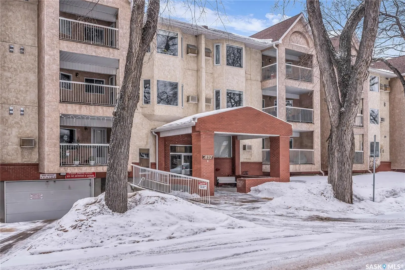 Spacious 2-bed, 2-bath Nutana condo with updated flooring, covered balcony & underground parking near Broadway.